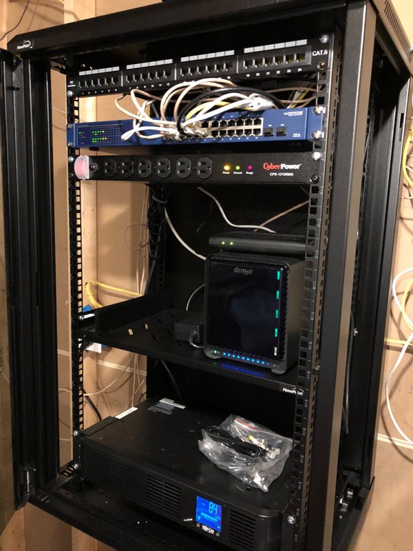 Server rack and infrastructure equipment